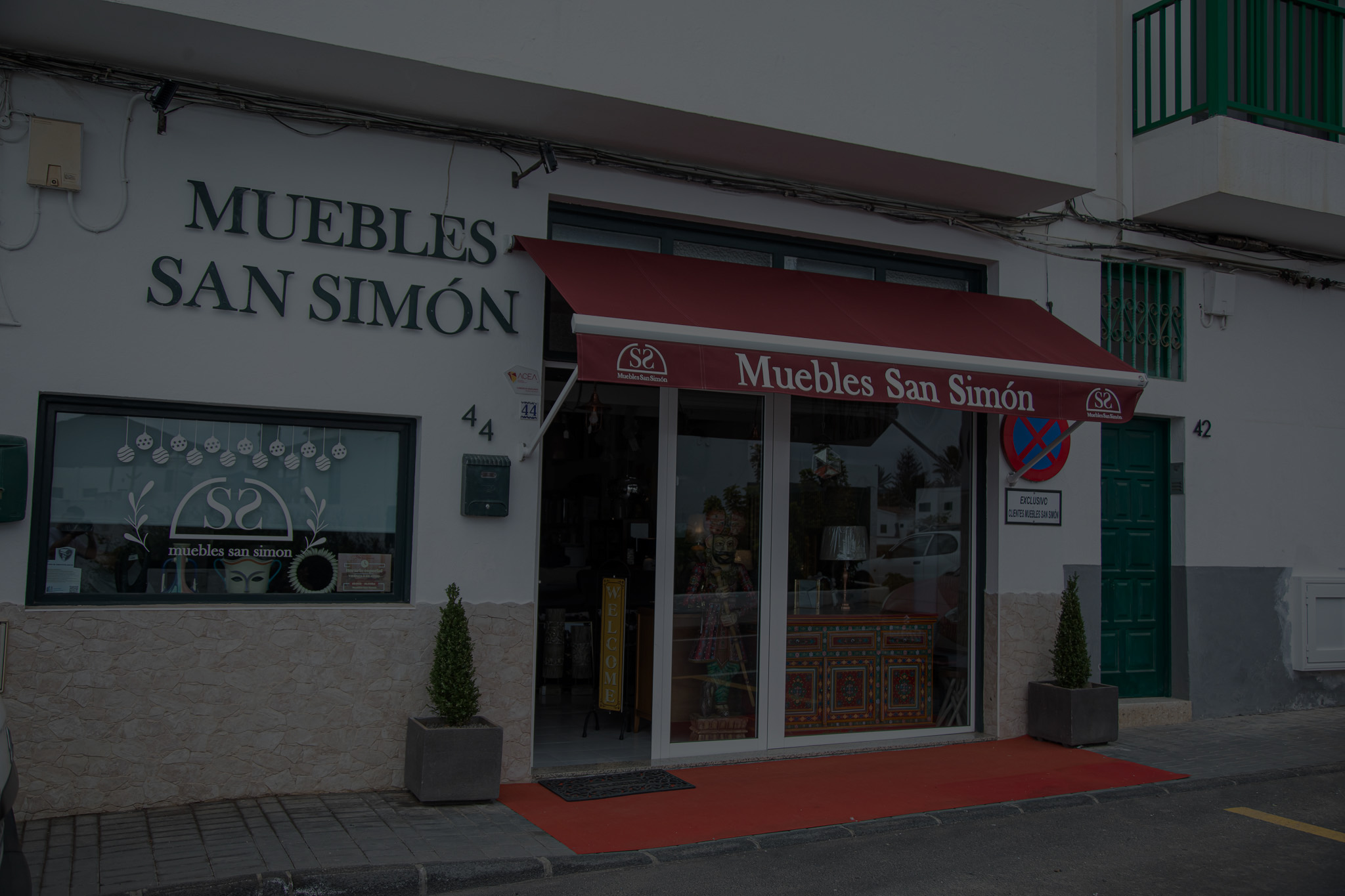 Renueva tu espacio con estilo: hasta un 50% de descuento en sillas en stock